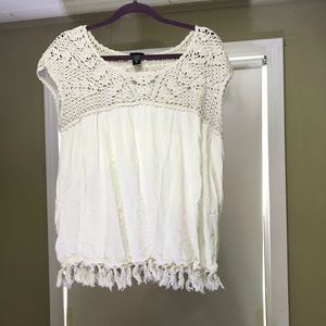 Torrid sz2 off white/cream embroidered top